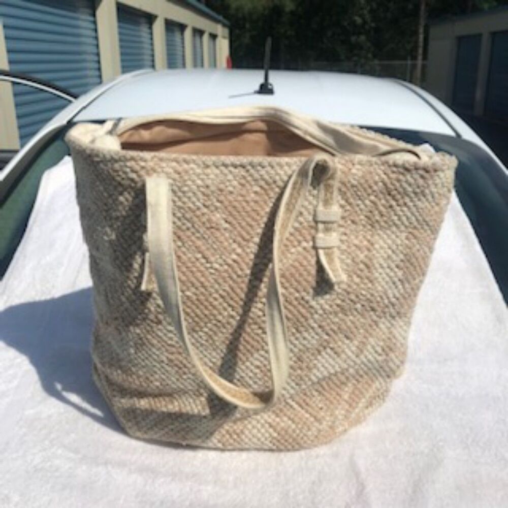 Tote Bag w/ Zipper Closure . America & Beyond